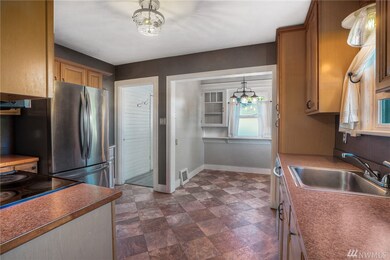 1614 Florence St, Enumclaw, WA 98022 - photo 5