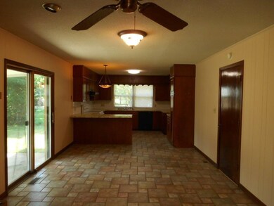 Dining / kitchen