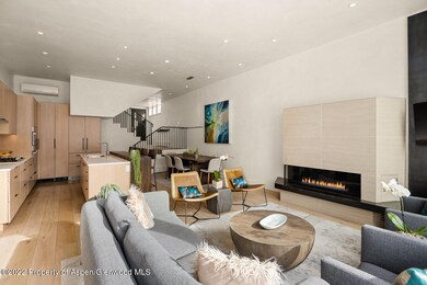 155 Lone Pine Rd #2