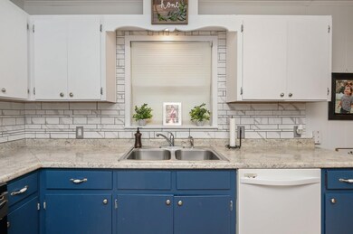 8-web-or-mls-689 Twin Lakes Dr-03 - Copy