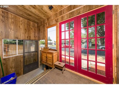 914 E 12th St, the Dalles, OR 97058 - photo 3