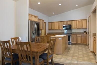 1985 NW Joshua Tree Ct, Redmond, OR 97756 - photo 4