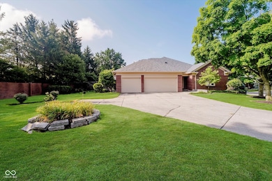 8649 Cricket Tree Ln, Indianapolis, IN 46260 - photo 2