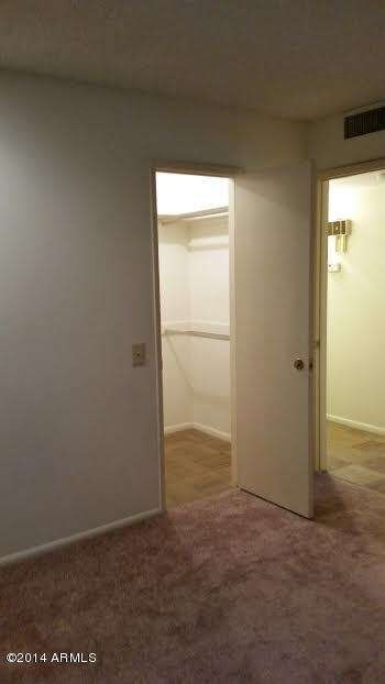 Lancaster Mstr Bdrm Walk In Closet