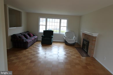 10701 Almond St, Fairfax, VA 22032 - photo 3