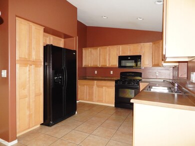 Lots of storage in kitchen