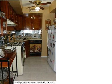 42 Daffodil Ln unit 71, Staten Island, NY 10314 - photo 5