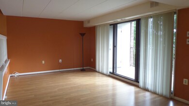 110 Roberts Ln unit 201, Alexandria, VA 22314 - photo 4