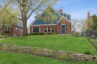 1450 41st Place, Des Moines, IA 50311 - photo 2