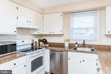 7870 Marioak Dr, Elkridge, MD 21075 - photo 7