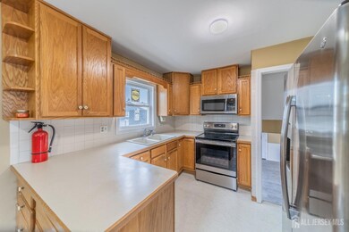 3 Buchanan St, Carteret, NJ 07008 - photo 4