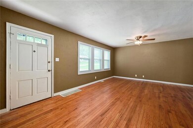 1409 W Scott Place, Independence, MO 64052 - photo 3