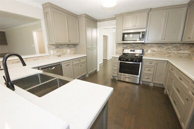 BIG OPEN KITCNE WITH QUARTZ & STAINLESS