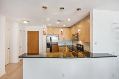 Large breakfast bar open to the dining/living room