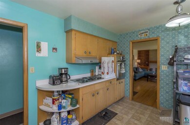 Electric stove hot spot, Separate oven, Hood vents