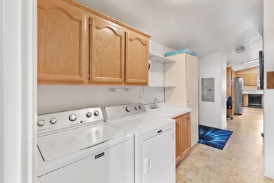 209 NW Creekside Dr, Grants Pass, OR 97526 - photo 4