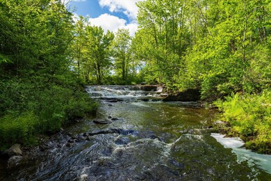 01-Martin Stream, property on right