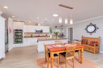 Kitchen & Dining