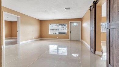 Living area (3)