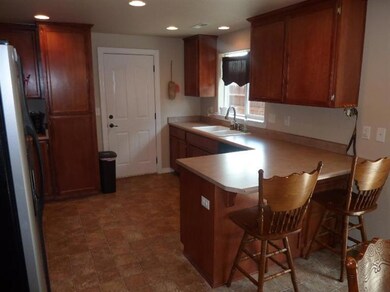 3827 Valley Meadows Dr, White City, OR 97503 - photo 3