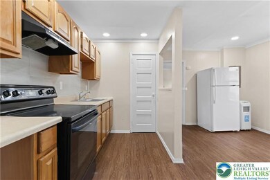 1348 E 6th St unit 2nd Floor Rear, Bethlehem, PA 18015 - photo 4