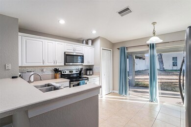 11708 Crest Creek Dr, Riverview, FL 33569 - photo 4