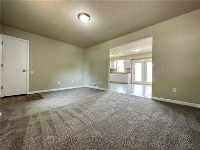 1912 E 25th St, Des Moines, IA 50317 - photo 6