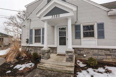 Great entrance with stone base columns!