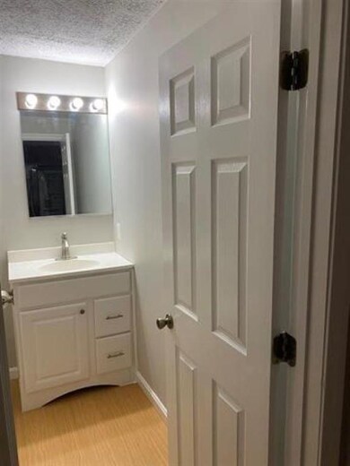 545 Calef Rd, Manchester, NH 03103 - photo 5