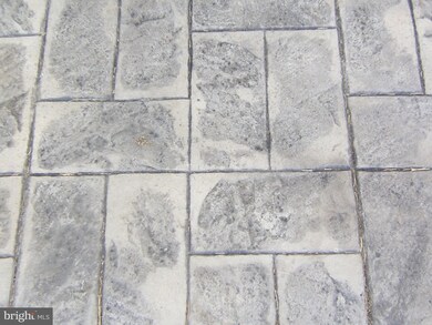 914 Apple Harvest Dr, Hedgesville, WV 25427 - photo 5