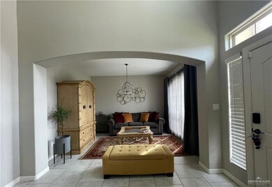 Flex Room/2 Living room/Formal Dinning Room/Reading Area