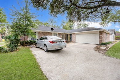 7438 Tall Pines Dr, Houston, TX 77088 - photo 5