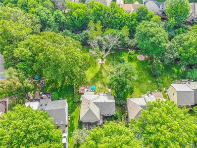 9035 Greenway Ln, Lenexa, KS 66215 - photo 2