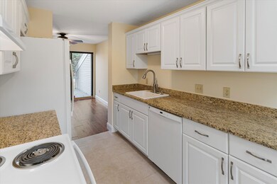 54 Laurel Ct unit U301, Nashua, NH 03062 - photo 6