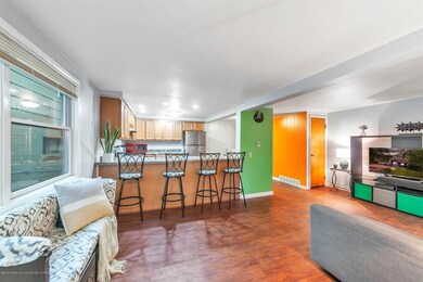 07-411 W Dunlap St -WindowStill-Rea