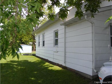 221 E Myrtle St, Virginia, IL 62691 - photo 3