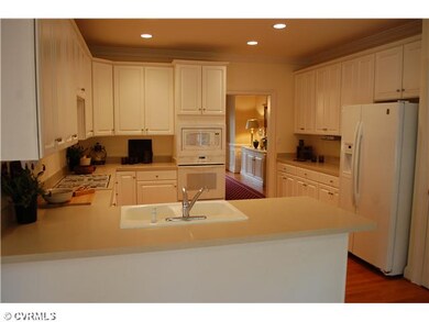 304 Eglantine Cir, Henrico, VA 23238 - photo 6