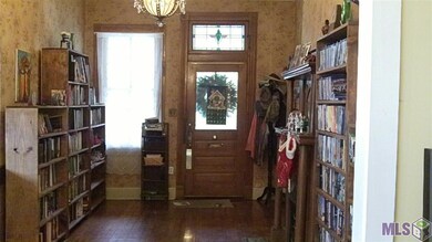 Historic charm is everywhere, even in the entry do