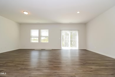 002-photo-living-room-8205701