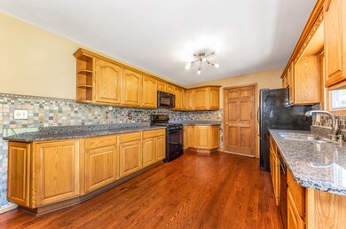 127 Cedarbrook Rd unit 1, Naperville, IL 60565 - photo 2