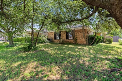 View of grassy yard