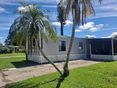 611 Elephant Way unit 611, North Fort Myers, FL 33917 - photo 2