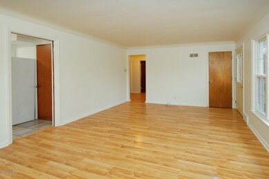 1406 Trails End St-105