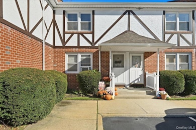 2066 Lakeview Rd unit B, Bellmore, NY 11710 - photo 3