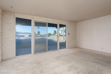 15-web-or-mls-8133 E 6th St-15