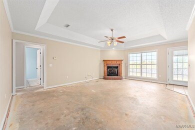 Large Livingroom with lots of natural light