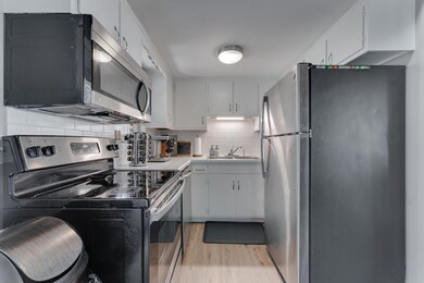 1094 Folkestone Rd unit 13-A, Columbus, OH 43220 - photo 5