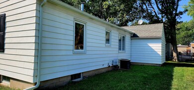 1102 Hoffman Ave, Albert Lea, MN 56007 - photo 2