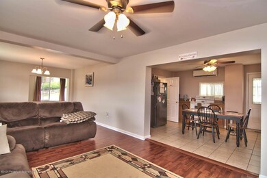 320 Cherry St, Dunmore, PA 18512 - photo 4