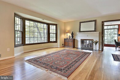 2331 Barbour Rd, Falls Church, VA 22043 - photo 2